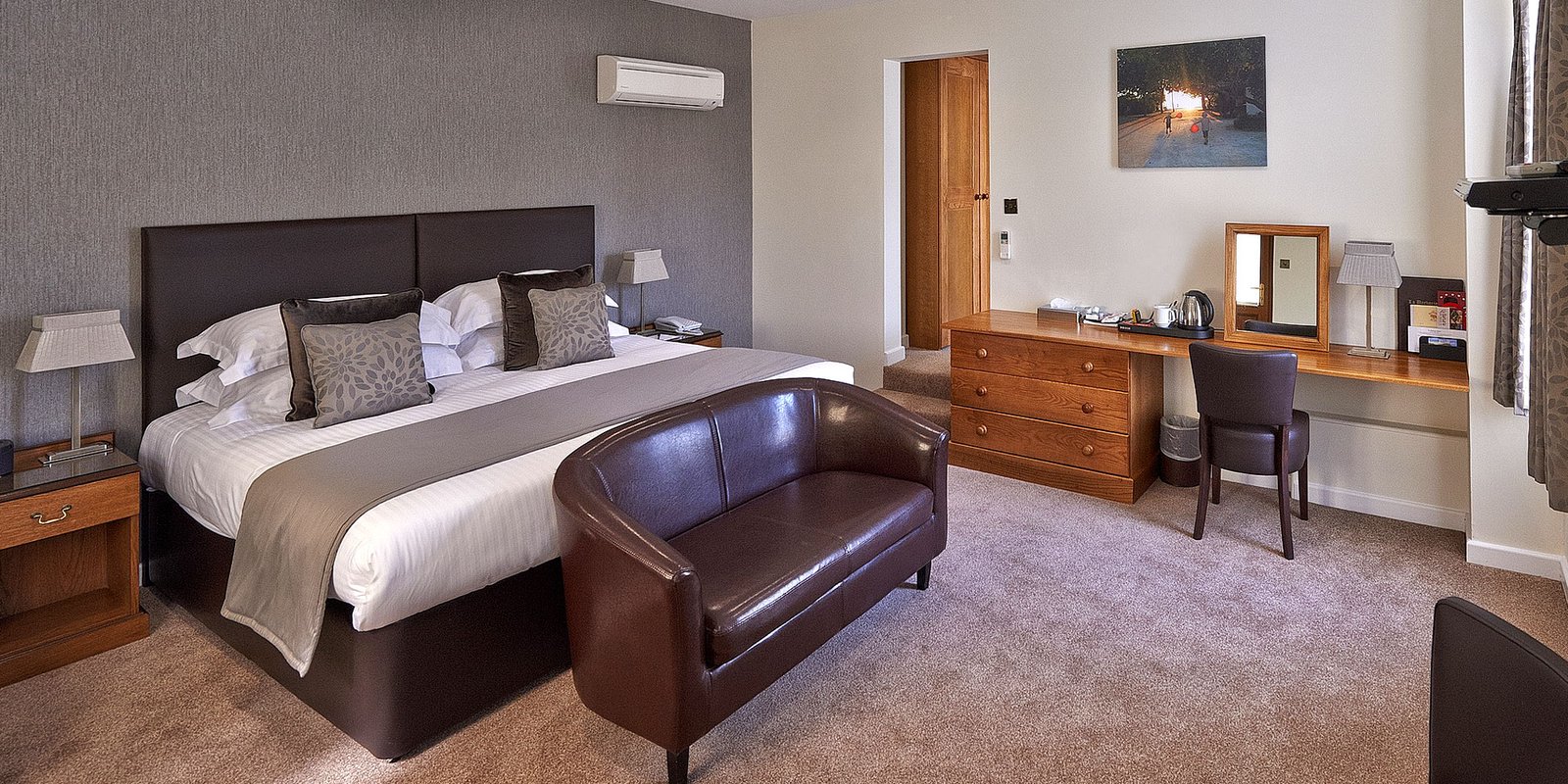 Guernsey hotel information.